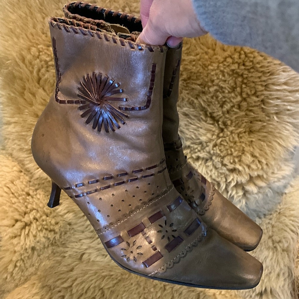 Liz Claiborne Flex vintage brown leather ankle boots. Size US 7 1/2 M